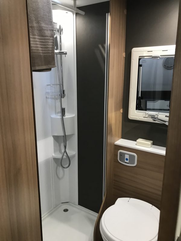 [category] Adria Coral XL Axess 600 DP